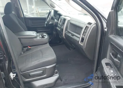 2019 Ram 1500 Classic Express 4X4 6'4 Box из США, поврежденный, VIN 1C6RR7FT1KS553424